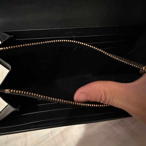 Saint Laurent Classic Monogram Leather Clutch - Picture 2 of 5